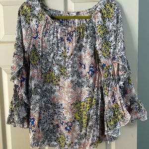 Multi colored blouse with ruffled sleeves